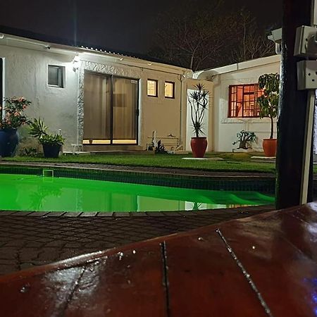 גאבורון Berry Bliss Guest House מראה חיצוני תמונה