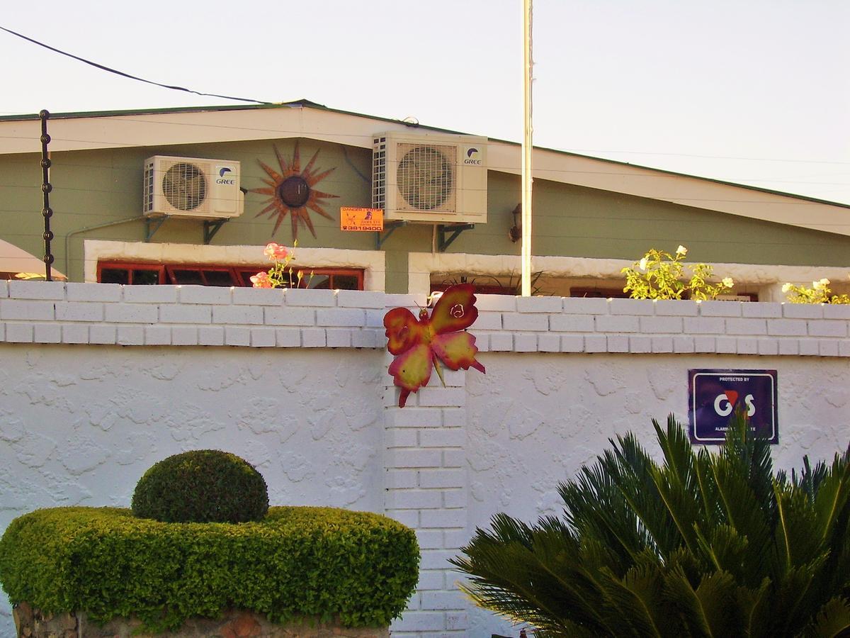 גאבורון Berry Bliss Guest House מראה חיצוני תמונה